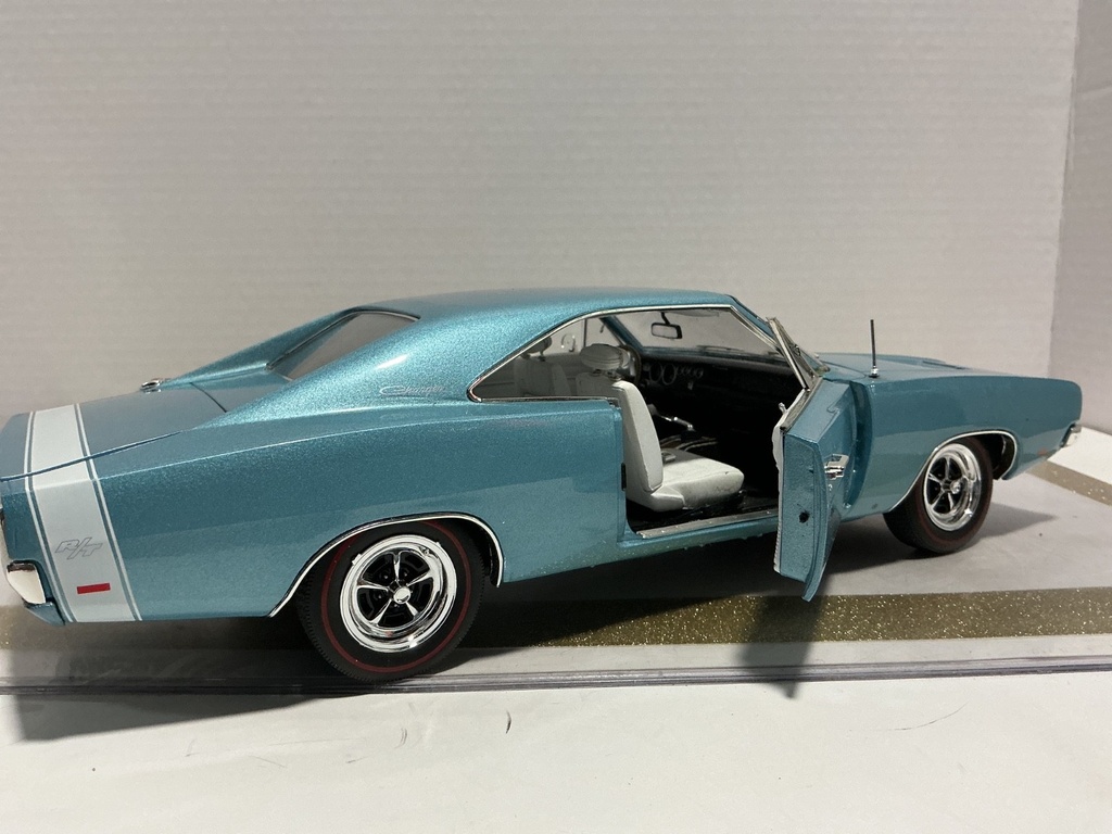 1/18 AUTHENTICS 1969 DODGE CHARGER R/T BLUE ON WHITE MCACN image
