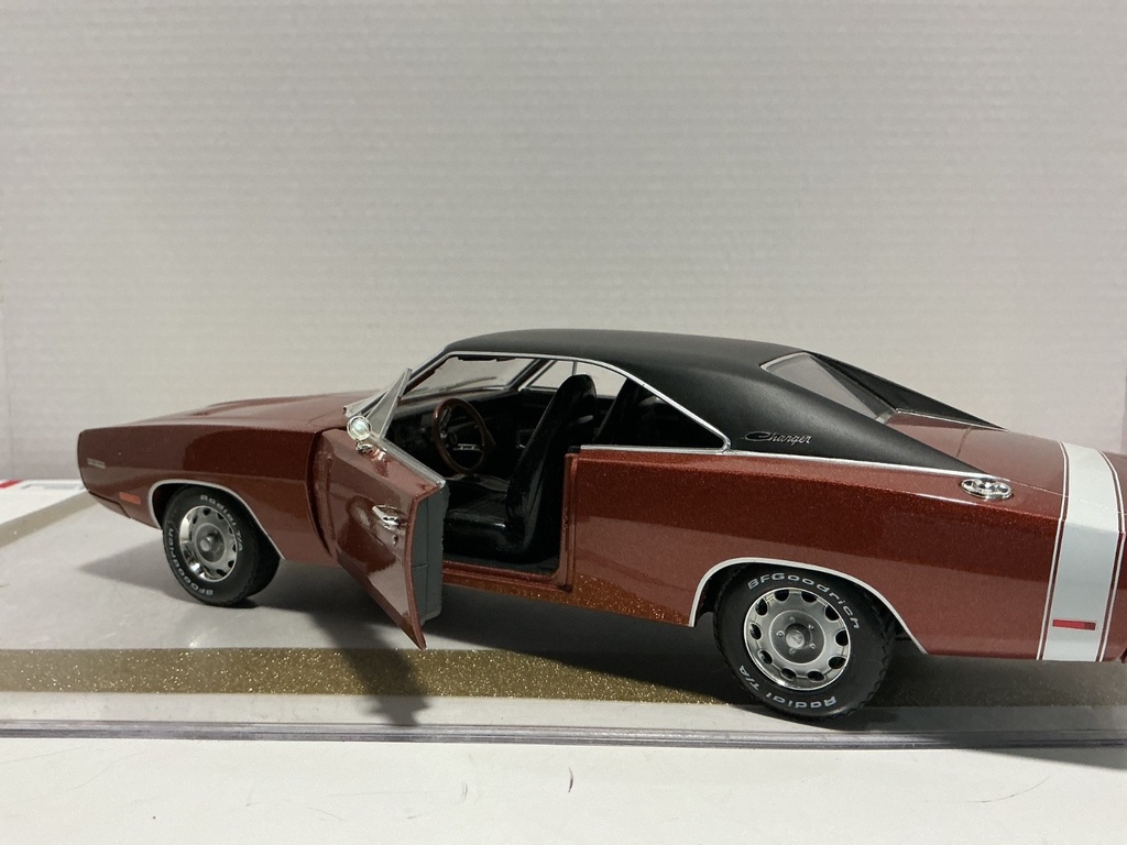 1/18 GREENLIGHT 1970 DODGE CHARGER R/T BROWN ON BLACK GRAVE YARD image