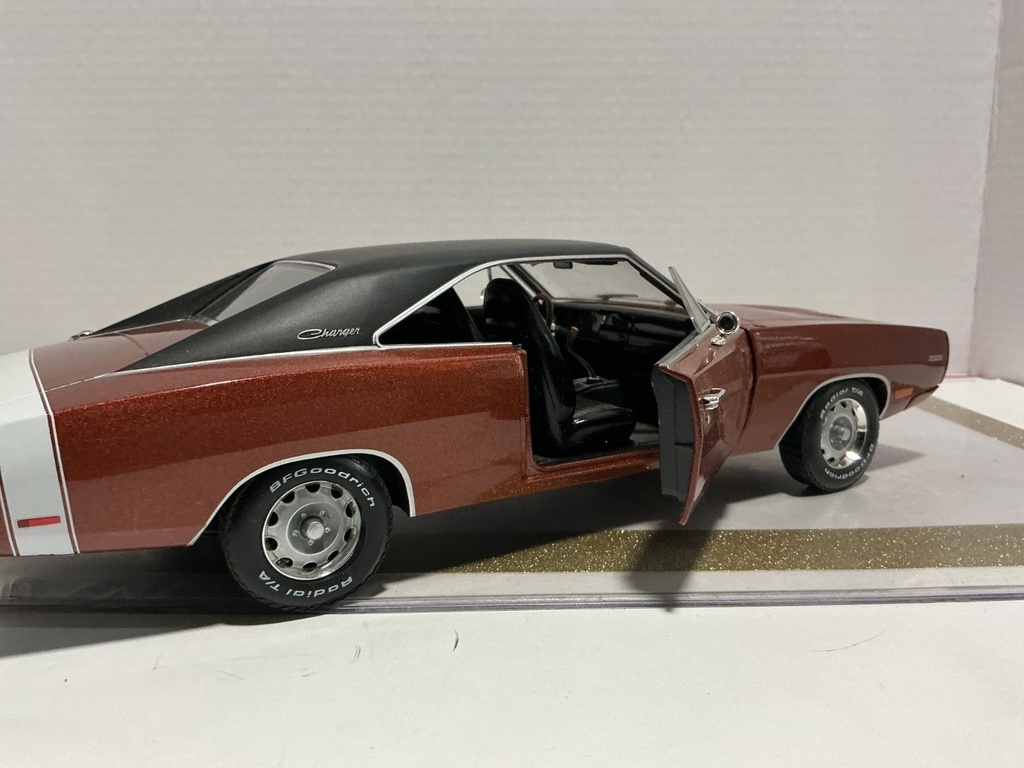 1/18 GREENLIGHT 1970 DODGE CHARGER R/T BROWN ON BLACK GRAVE YARD image