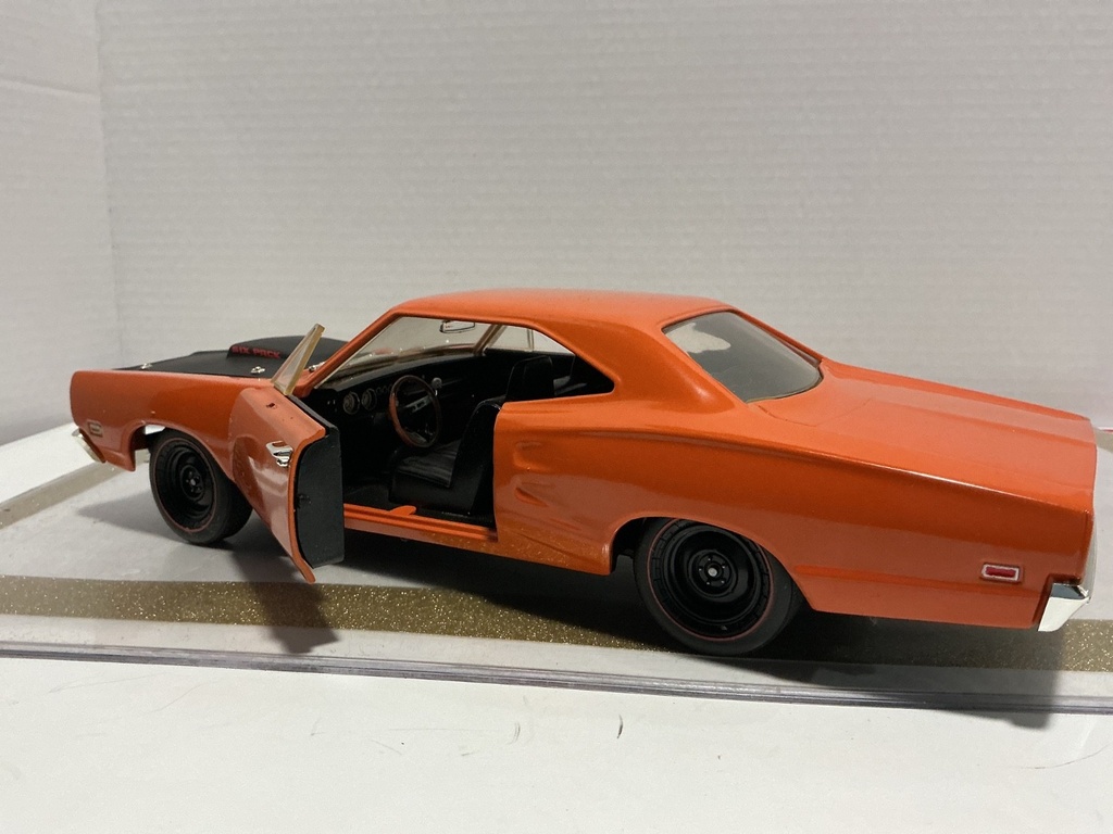 1/18 ERTL 1969 DODGE SUPER BEE ORANGE ON BLACK *NO MIRROR image