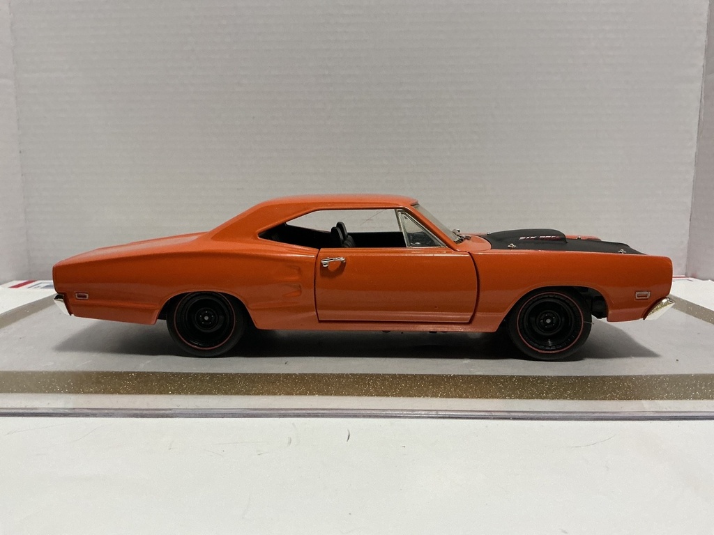 1/18 ERTL 1969 DODGE SUPER BEE ORANGE ON BLACK *NO MIRROR image