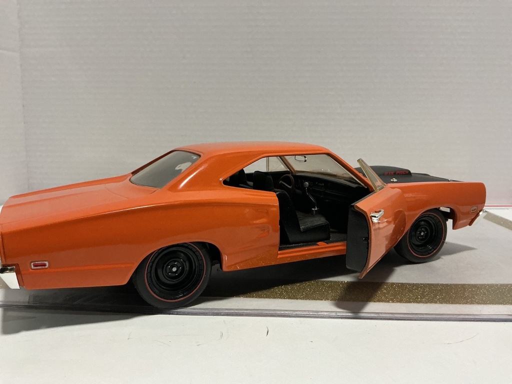 1/18 ERTL 1969 DODGE SUPER BEE ORANGE ON BLACK *NO MIRROR image
