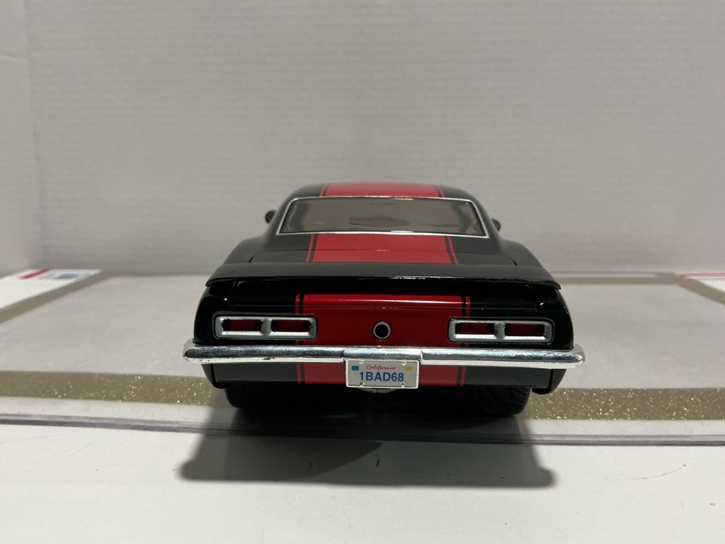 1/18 JADA 1968 CHEVY CAMERO BLACK ON RED image
