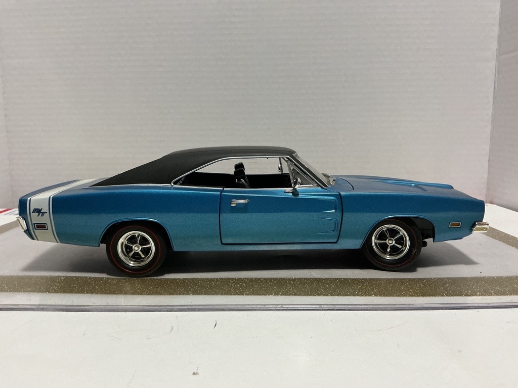 1/18 HOT WHEELS ‘69 DODGE CHARGER BLUE ON BLACK *PAINT BUBBLES ON TRUNK image