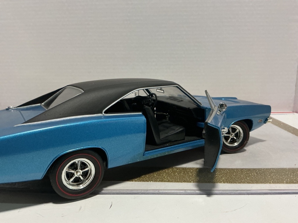1/18 HOT WHEELS ‘69 DODGE CHARGER BLUE ON BLACK *PAINT BUBBLES ON TRUNK image