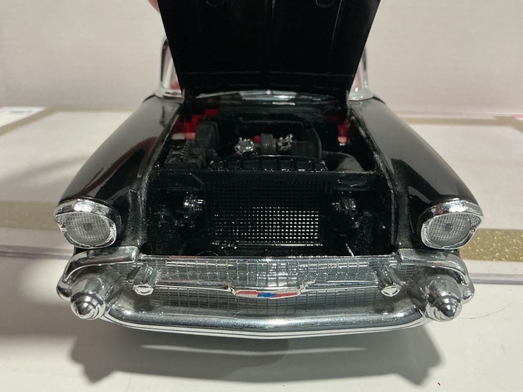 1/18 ERTL 1957 CHEVROLET BEL AIR BLACK ON RED/GREY image