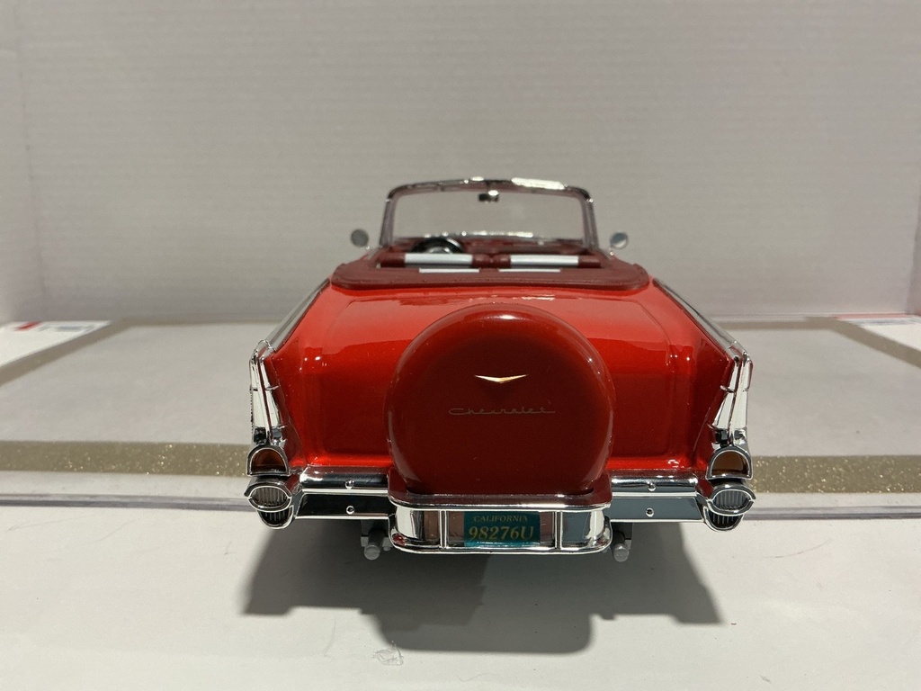 1/18 ROAD SIGNATURE 1957 CHEVROLET BEL AIR RED ON RED/WHITE image