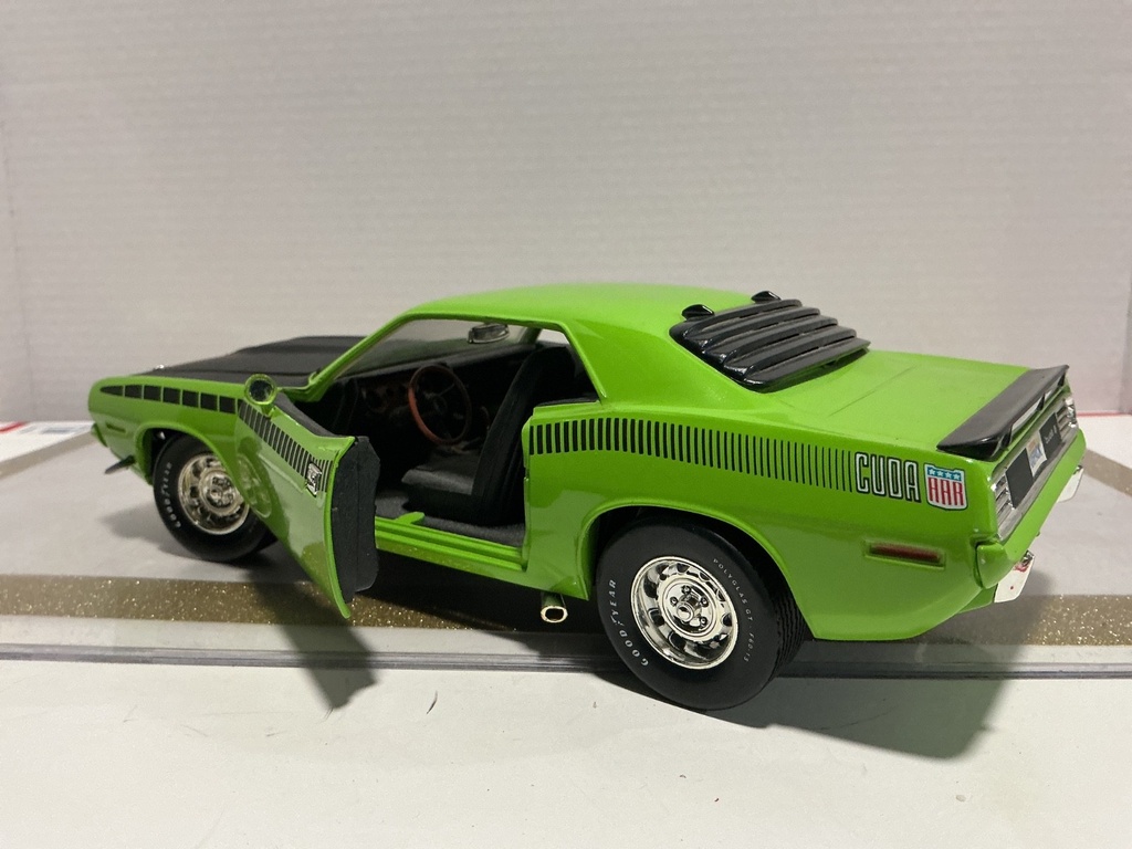 1/18 ERTL 1970 PLYMOUTH ‘CUDA GREEN/BLACK ON BLACK image