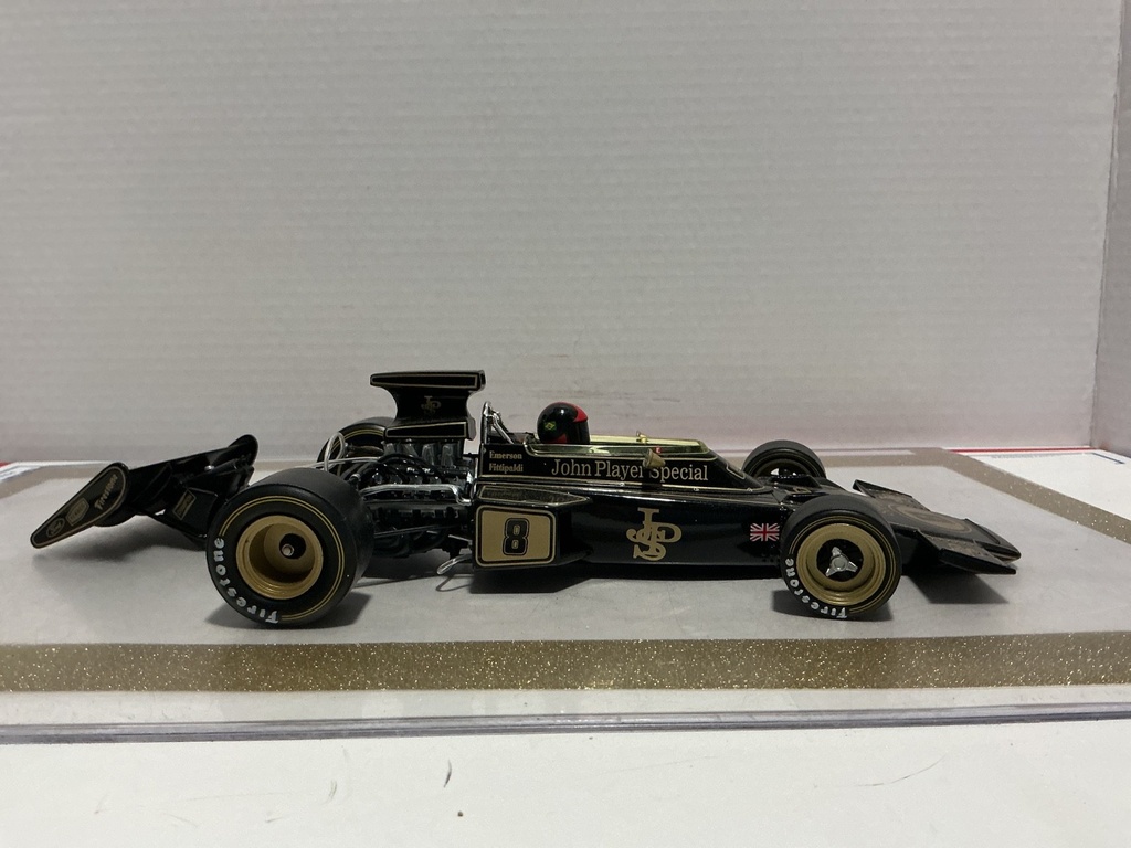 1/18 QUARTZO LOTUS 72 BLACK/GOLD ON BLACK image