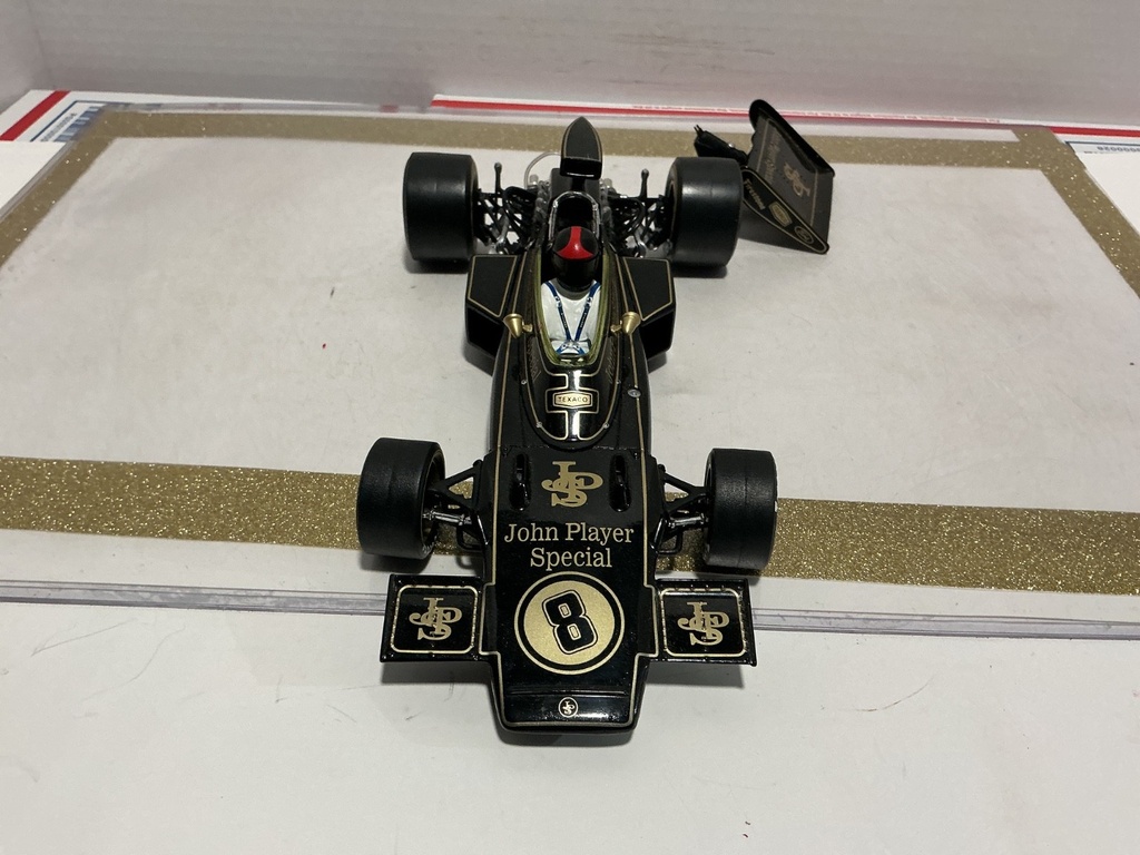 1/18 QUARTZO LOTUS 72 BLACK/GOLD ON BLACK image