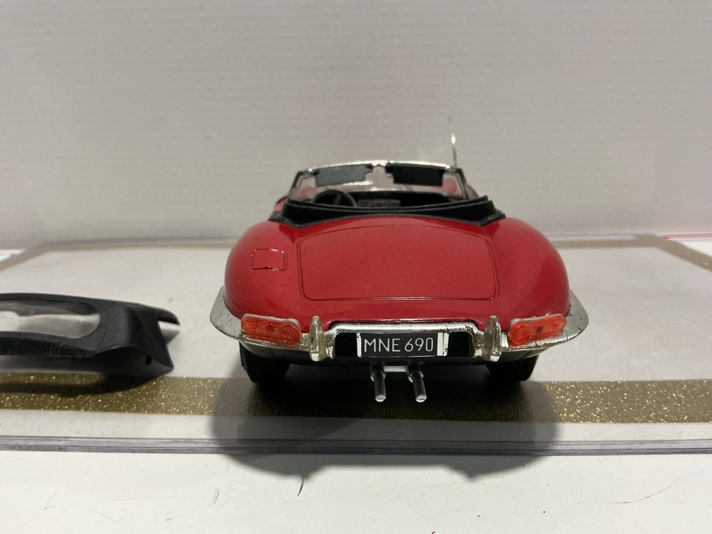 1/18 POLISTIL JAGUAR XK.E RED ON BLACK *JUNKYARD CAR image