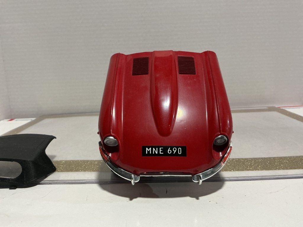 1/18 POLISTIL JAGUAR XK.E RED ON BLACK *JUNKYARD CAR image