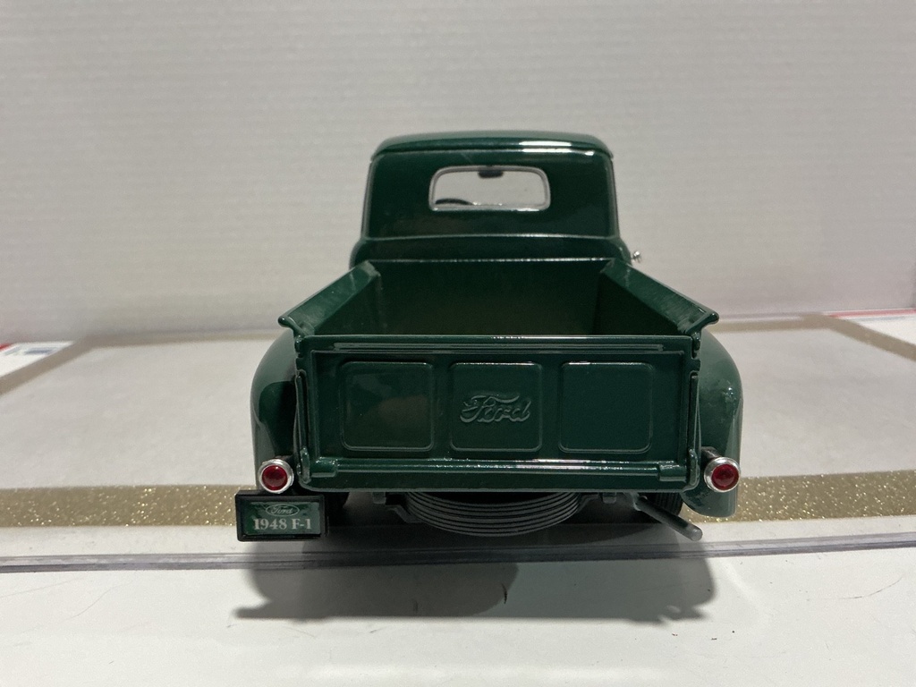 1/18 ROAD LEGENDS 1948 FORD F-1 PICK UP GREEN ON GREEN image
