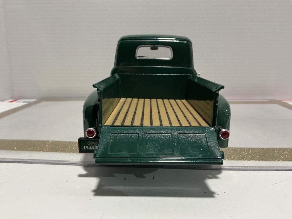 1/18 ROAD LEGENDS 1948 FORD F-1 PICK UP GREEN ON GREEN image