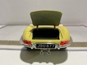 1/18 BURAGO JAGUAR “E” 1961 YELLOW ON TAN image