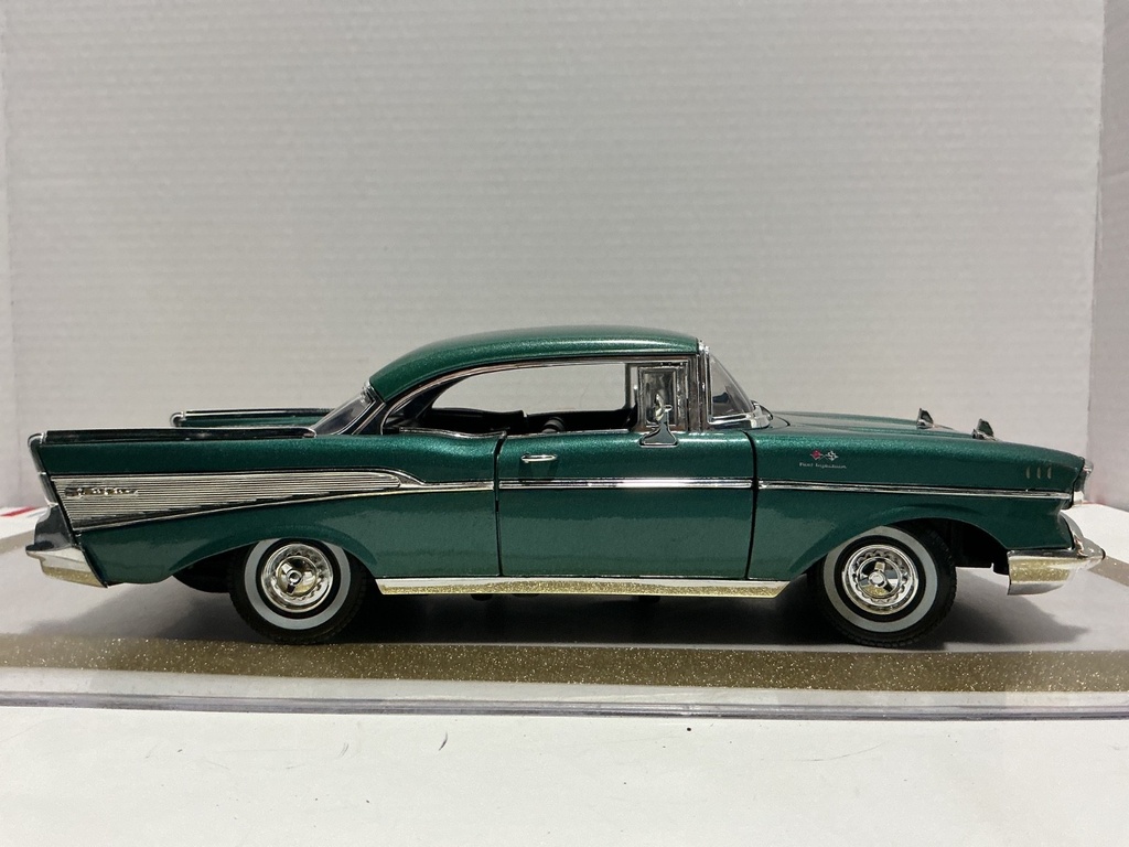 1/18 MOTOR MAX 1957 CHEVY BEL AIR BLUE/GREEN ON BLACK image