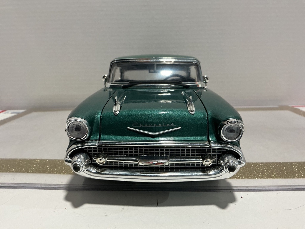 1/18 MOTOR MAX 1957 CHEVY BEL AIR BLUE/GREEN ON BLACK image