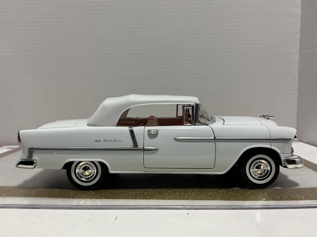1/18 MOTOR MAX 1955 CHEVROLET BEL AIR WHITE ON TAN/RED *NO MIRROR image