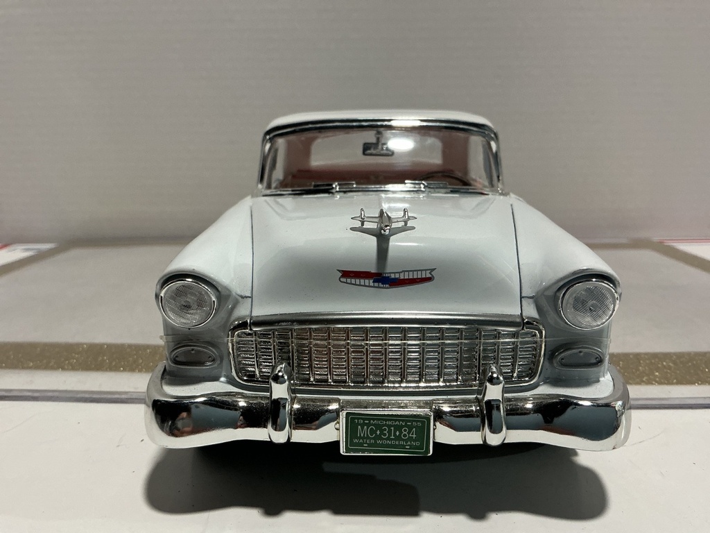 1/18 MOTOR MAX 1955 CHEVROLET BEL AIR WHITE ON TAN/RED *NO MIRROR image