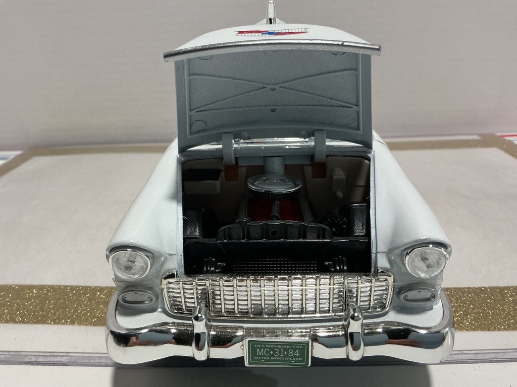 1/18 MOTOR MAX 1955 CHEVROLET BEL AIR WHITE ON TAN/RED *NO MIRROR image