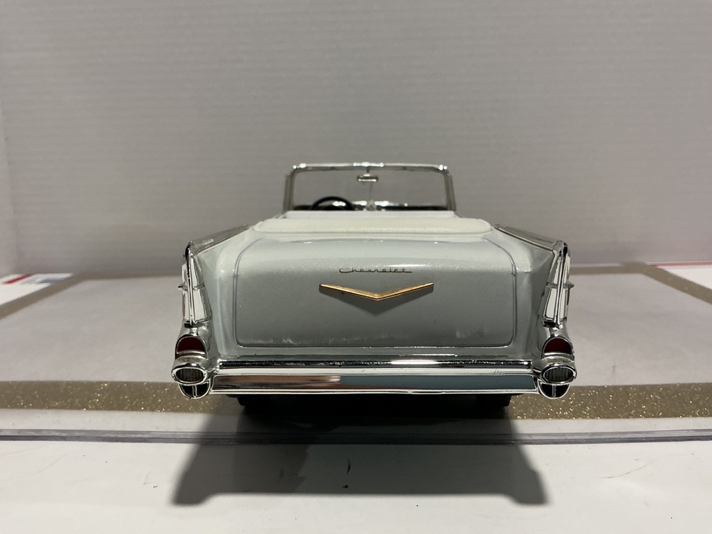 1/18 ERTL CHEVROLET BEL AIR 1957 WHITE ON WHITE image