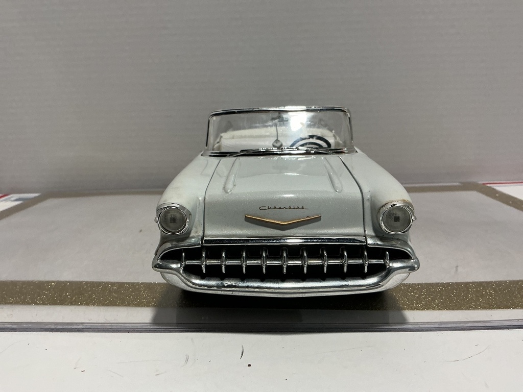 1/18 ERTL CHEVROLET BEL AIR 1957 WHITE ON WHITE image