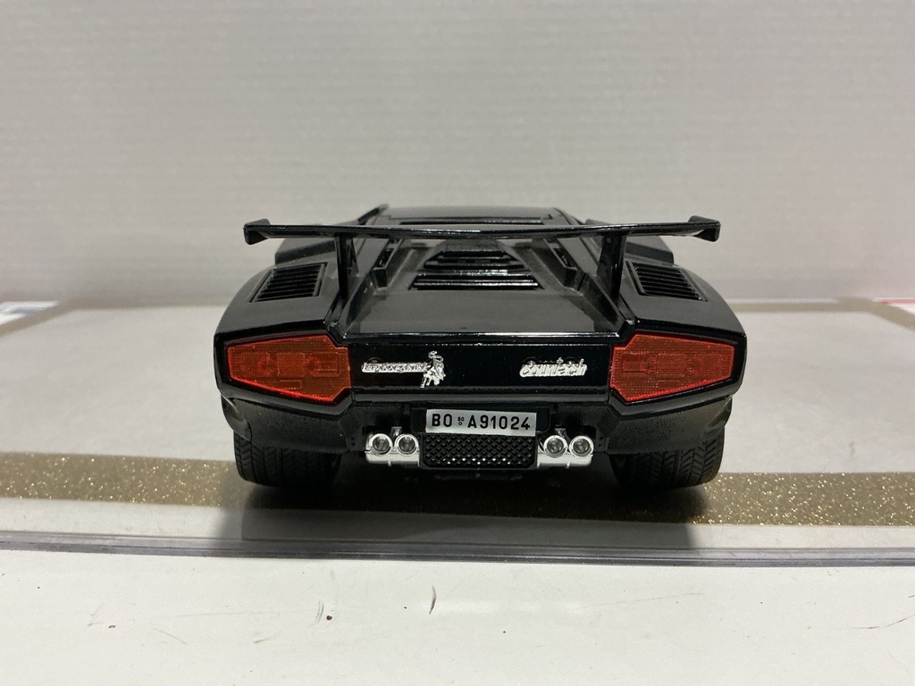 1/18 BURAGO LAMBORGHINI CANTACH 1988 BLACK ON TAN image