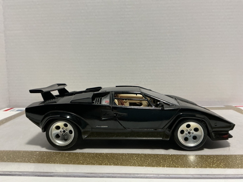1/18 BURAGO LAMBORGHINI CANTACH 1988 BLACK ON TAN image