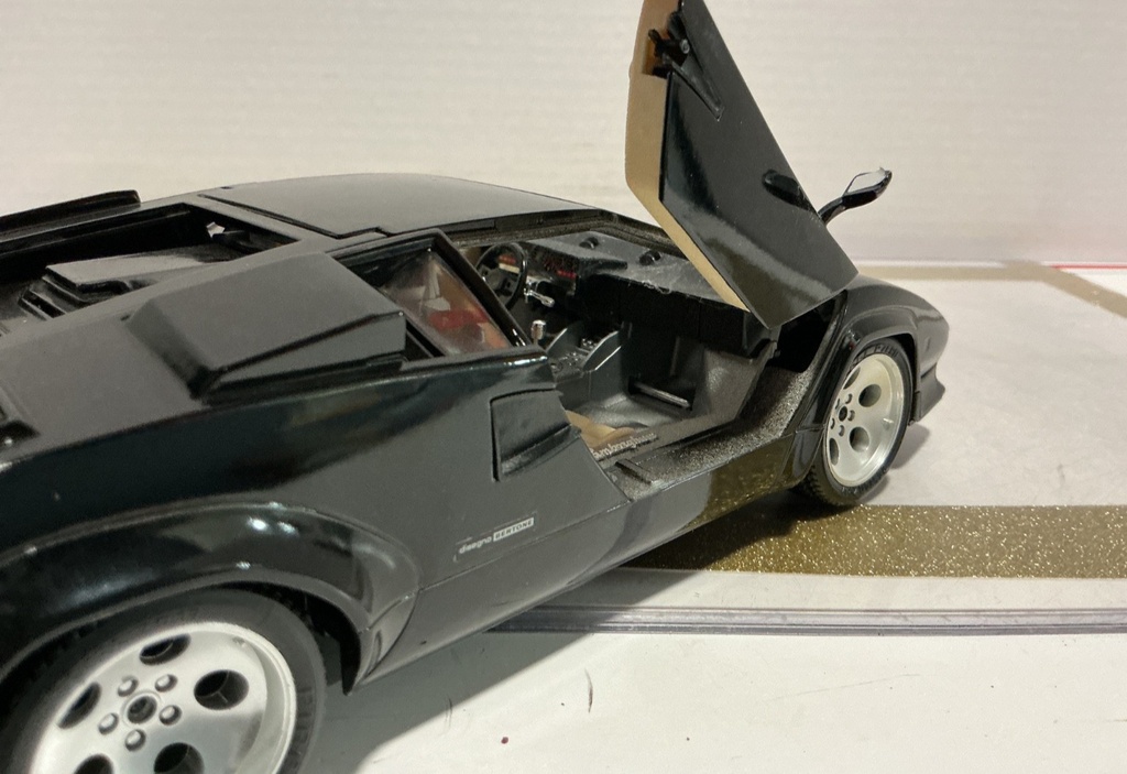 1/18 BURAGO LAMBORGHINI CANTACH 1988 BLACK ON TAN image