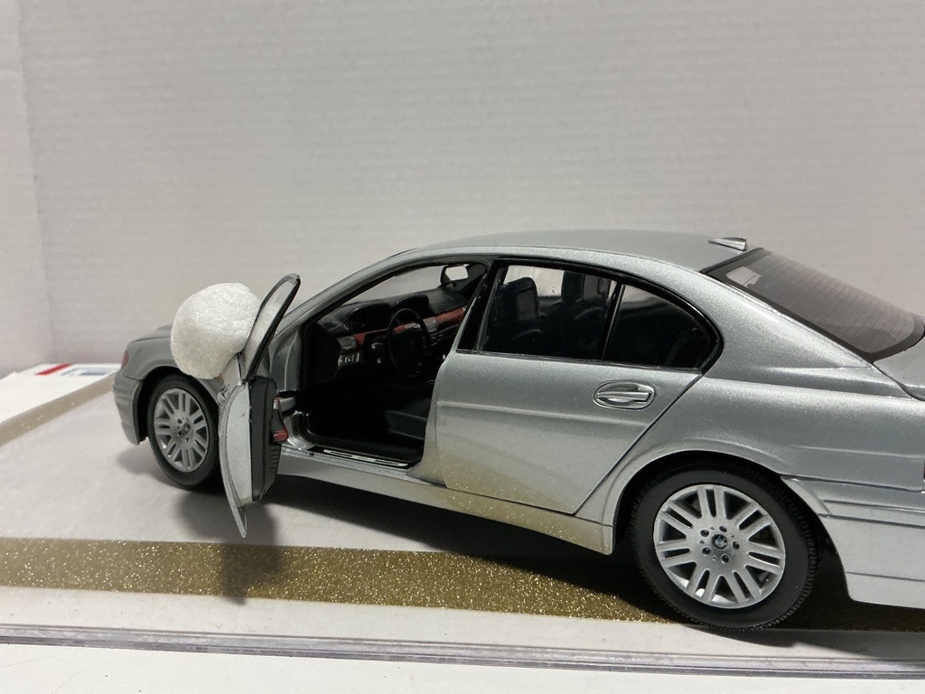 1/18 WELLY BMW 745I SILVER ON BLACK image