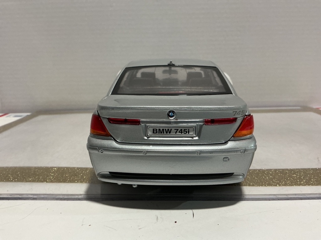 1/18 WELLY BMW 745I SILVER ON BLACK image