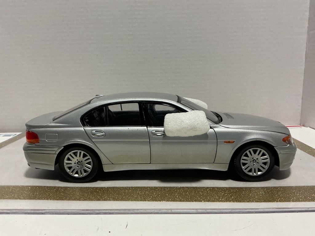 1/18 WELLY BMW 745I SILVER ON BLACK image