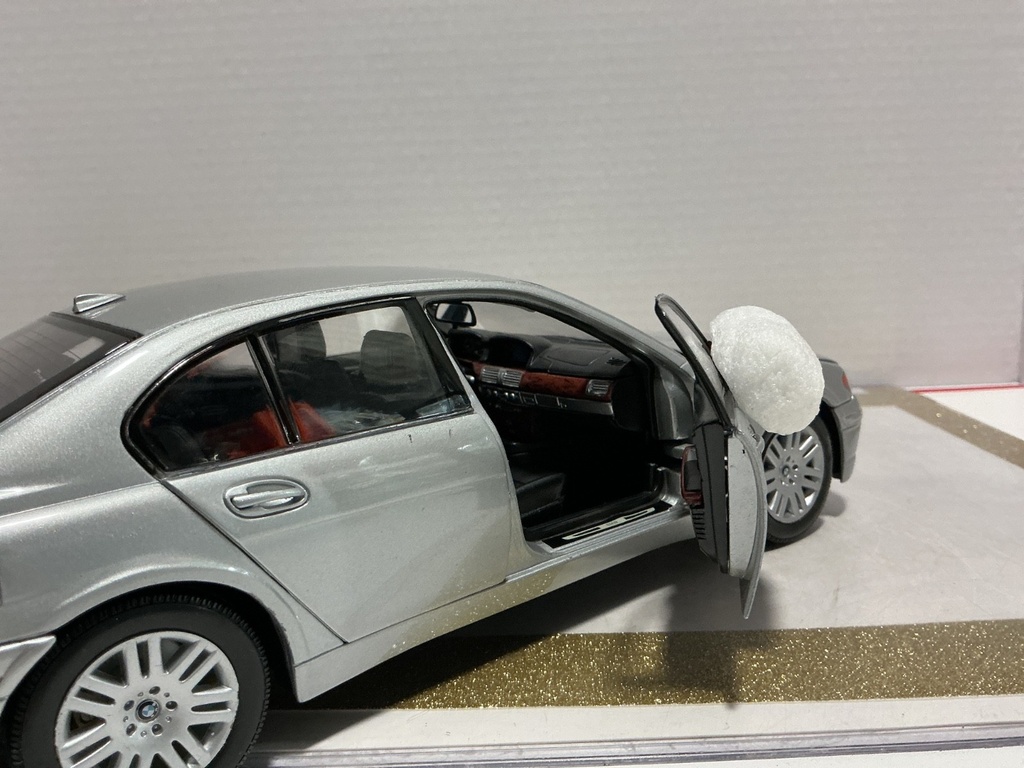 1/18 WELLY BMW 745I SILVER ON BLACK image