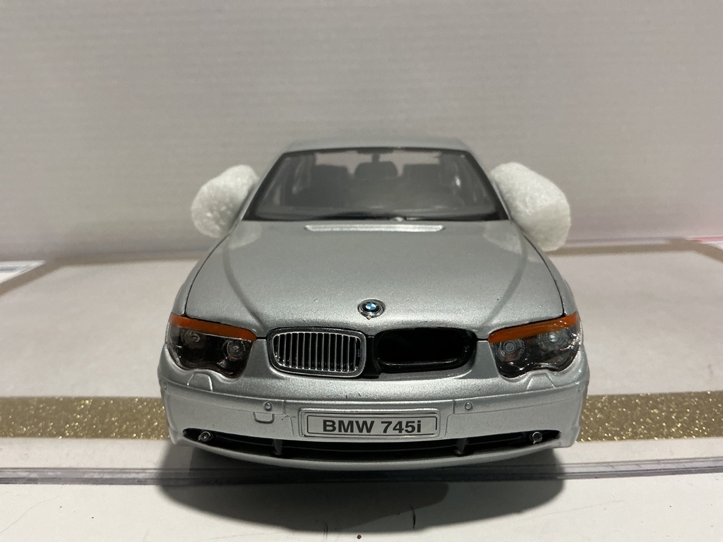 1/18 WELLY BMW 745I SILVER ON BLACK image
