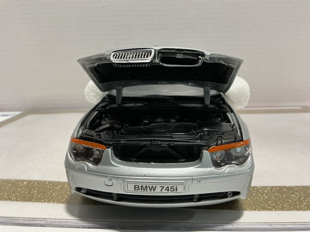 1/18 WELLY BMW 745I SILVER ON BLACK image