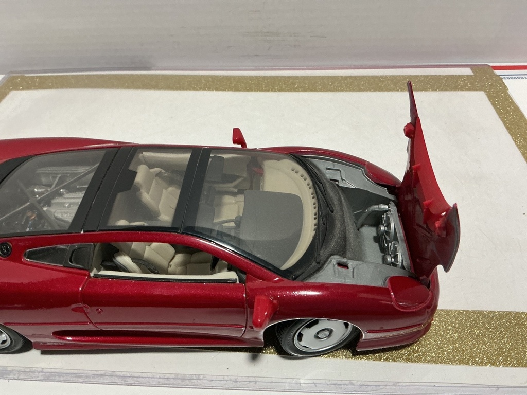 1/18 MAISTO JAGUAR XJ220 RED ON TAN image