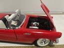 1/18: ROAD SIGNATURE 1957 FORD THUNDERBIRD RED/WHITE image