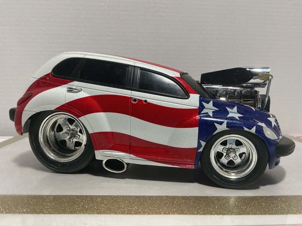 1/18: MUSCLE MACHINES PT CRUISER STARS AND STRIPES - RASHING & MISSING HANDLE image