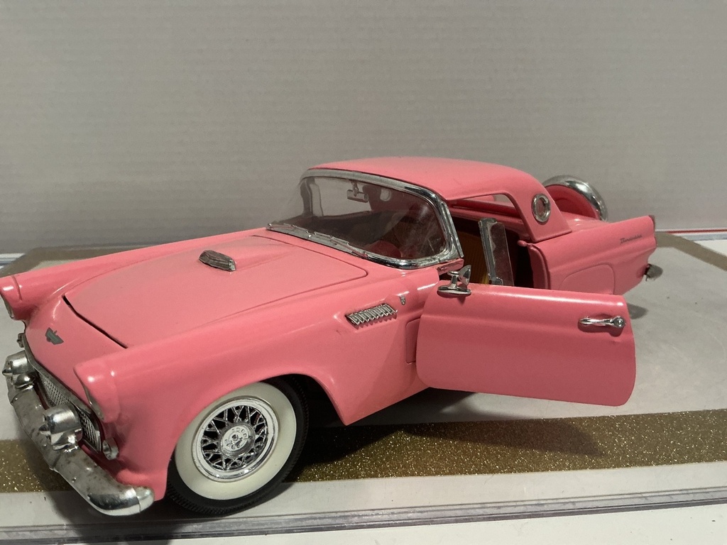 1/18: REVELL 1956 FORD THUNDERBIRD PINK ON PINK image