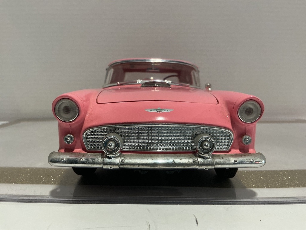 1/18: REVELL 1956 FORD THUNDERBIRD PINK ON PINK image