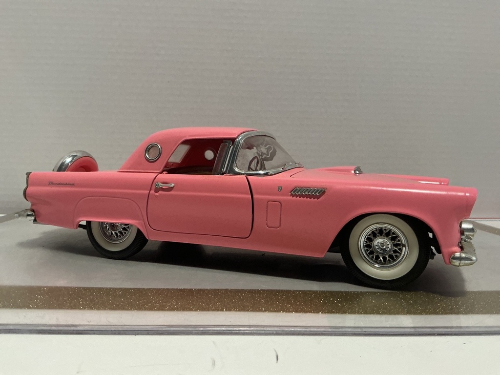 1/18: REVELL 1956 FORD THUNDERBIRD PINK ON PINK image