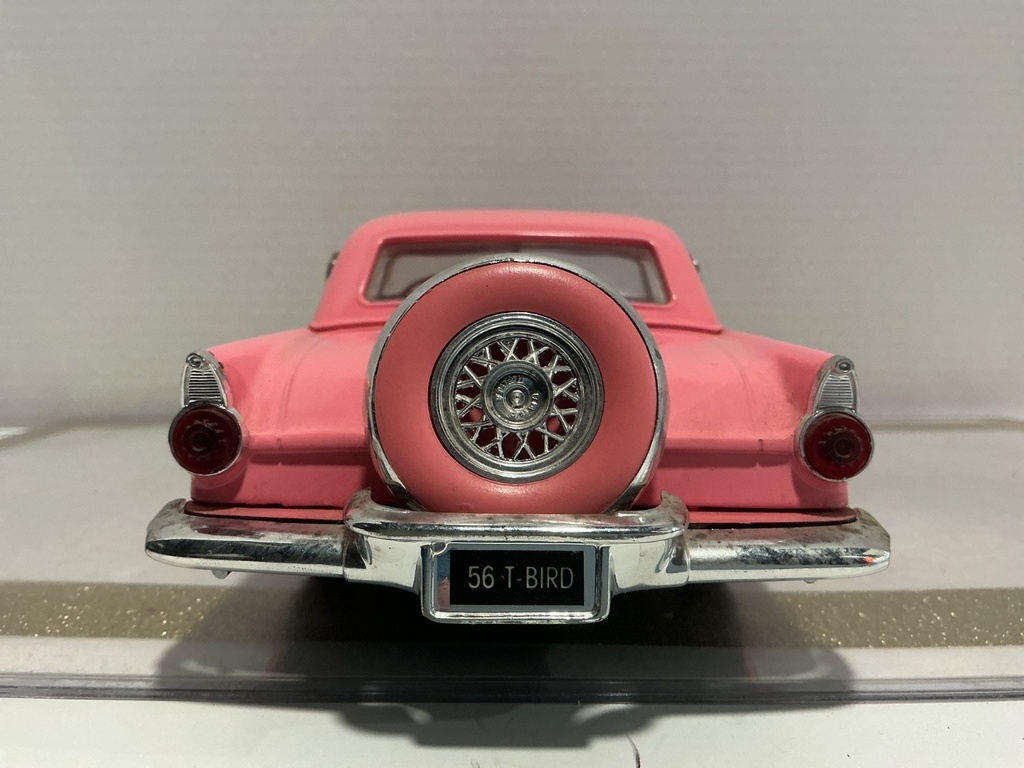 1/18: REVELL 1956 FORD THUNDERBIRD PINK ON PINK image