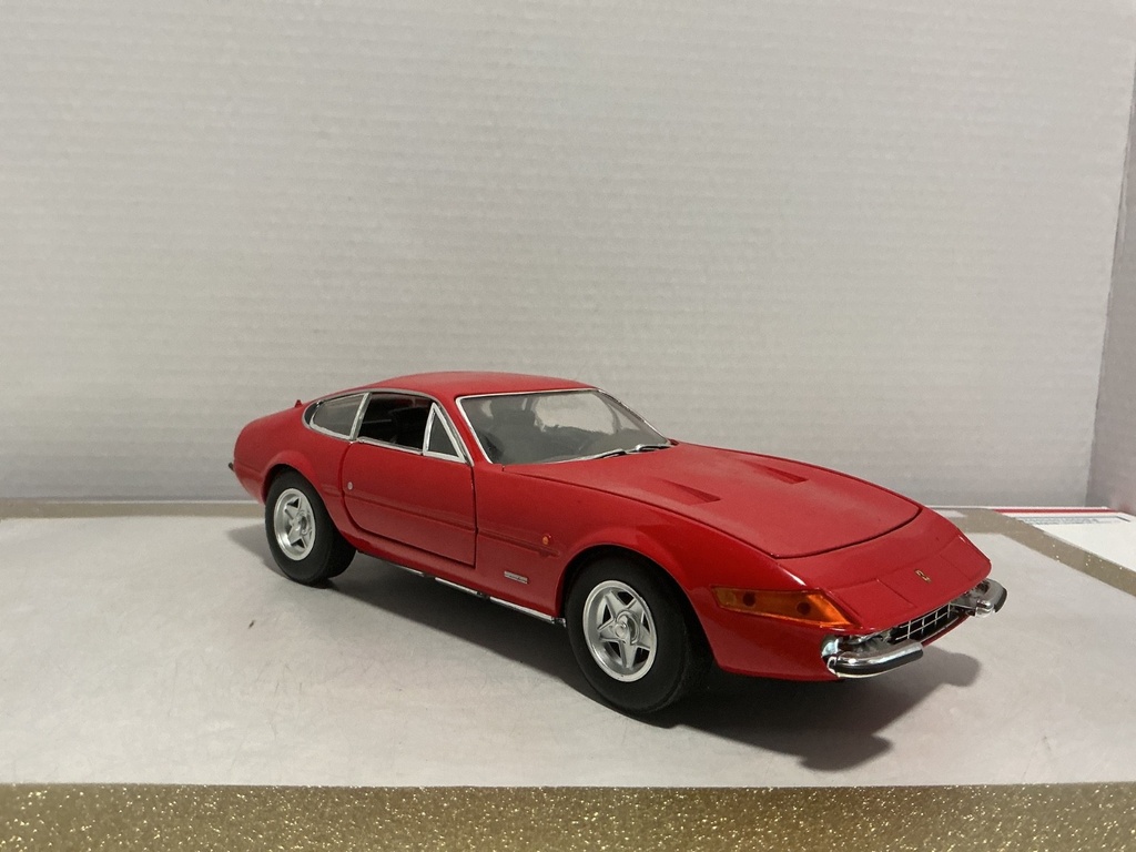 1/18 HOT WHEELS FERRARI 365 GTB/4 RED ON BLACK image