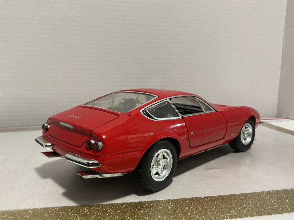 1/18 HOT WHEELS FERRARI 365 GTB/4 RED ON BLACK image