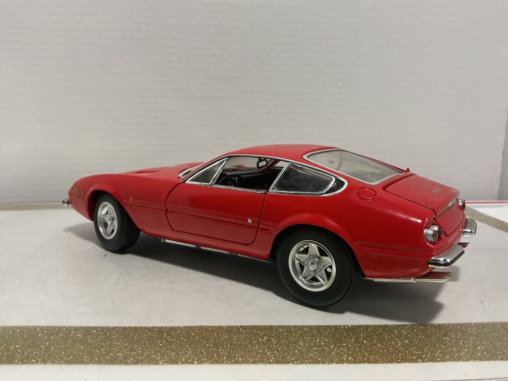 1/18 HOT WHEELS FERRARI 365 GTB/4 RED ON BLACK image