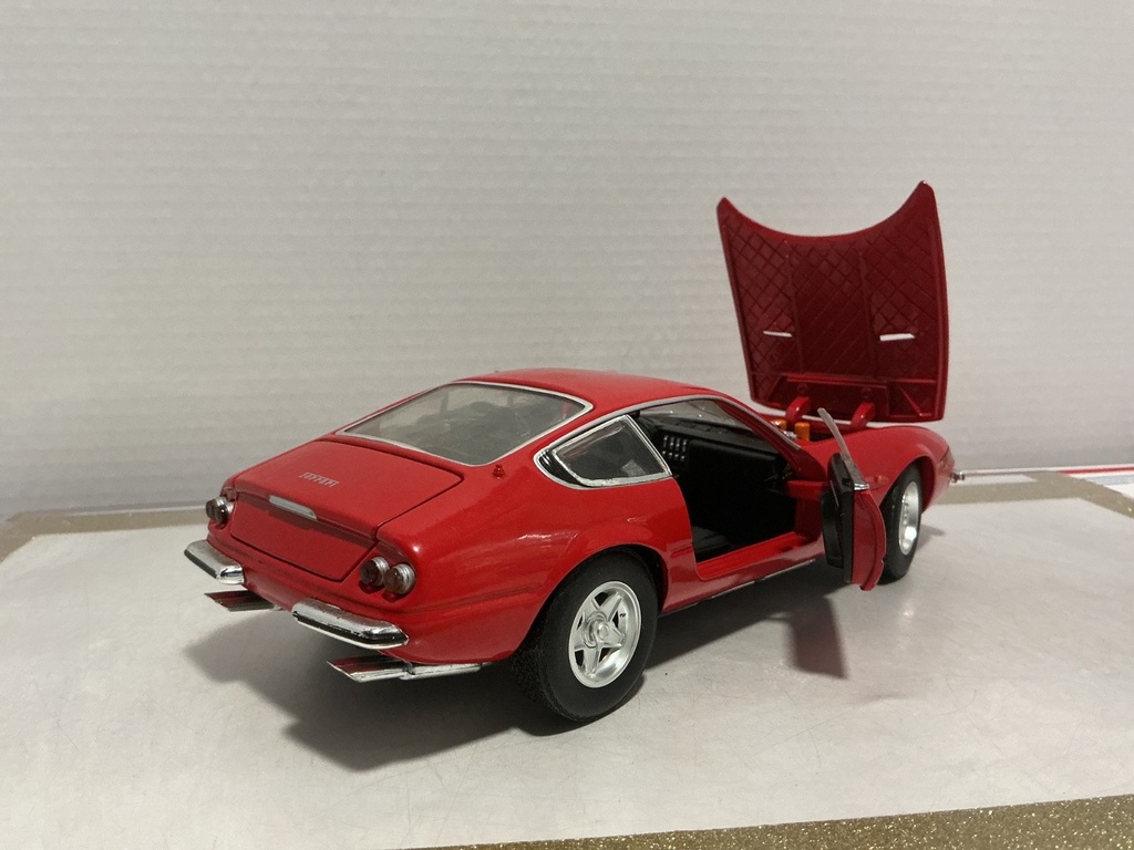 1/18 HOT WHEELS FERRARI 365 GTB/4 RED ON BLACK image