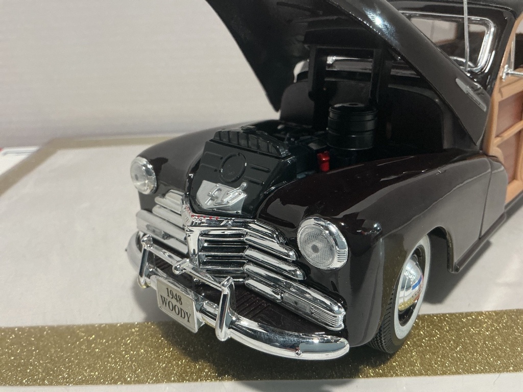 1/18 MAISTO 1948 CHEVY FLEETMASTER WOODY BLACK [LIGHT RASHING] image