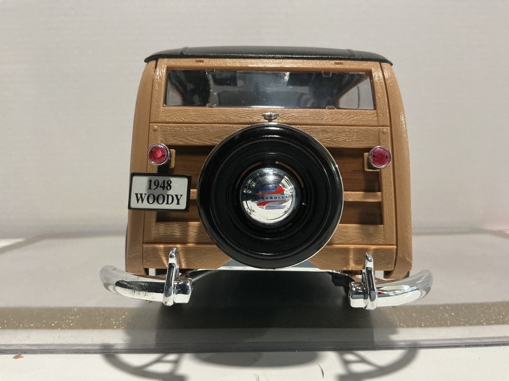 1/18 MAISTO 1948 CHEVY FLEETMASTER WOODY BLACK [LIGHT RASHING] image