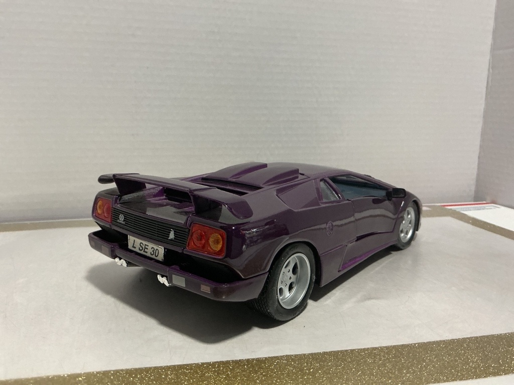 1/18 MAISTO LAMBORGHINI DIABLO PURPLE ON BLACK image