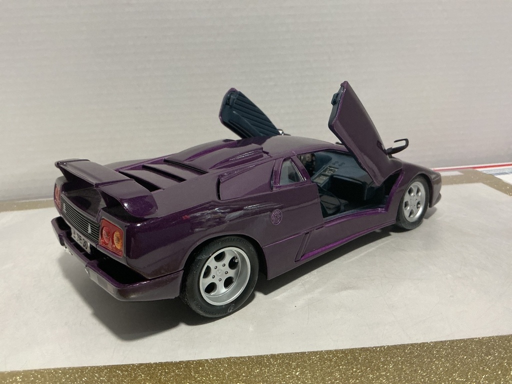 1/18 MAISTO LAMBORGHINI DIABLO PURPLE ON BLACK image